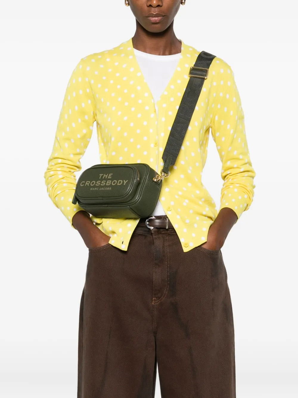 Green bag worn by a person, showing the bag's fit