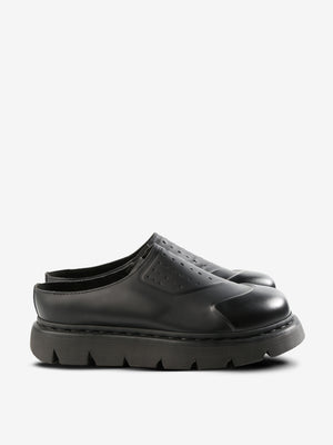 Black shoes, front view