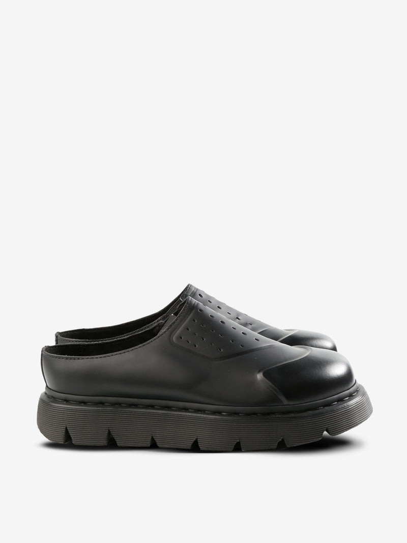 Black shoes, front view