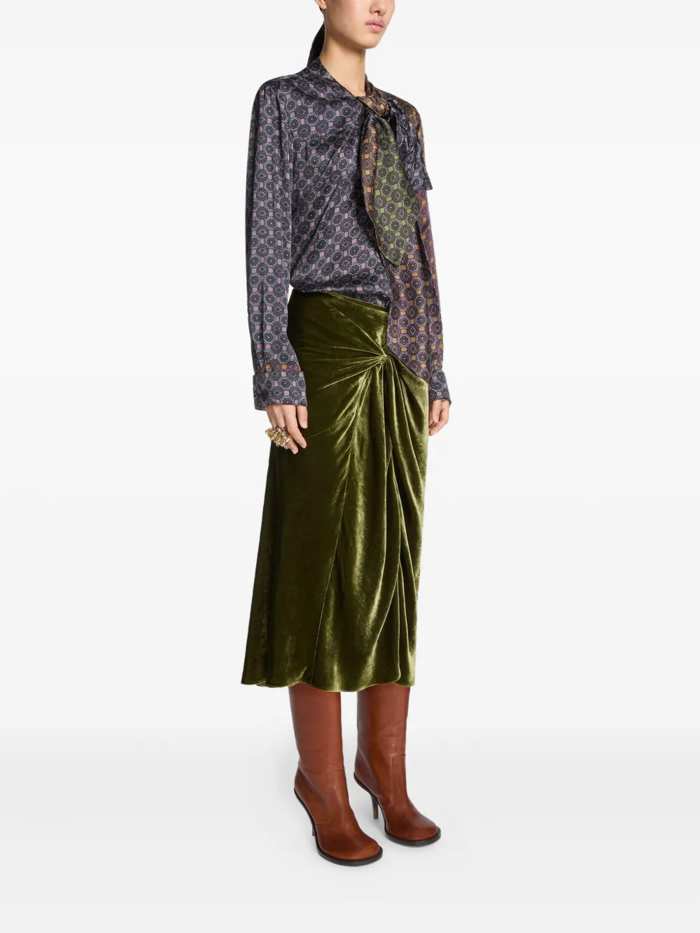 Green skirt, full body view