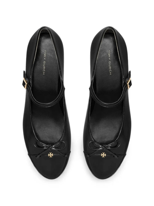 Black shoes, front view