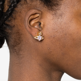 Yellow jewelry worn by a person, showing the yellow jewelry's fit