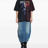 Black t-shirt,full body view