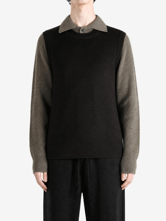 Brown t-shirt, full body view