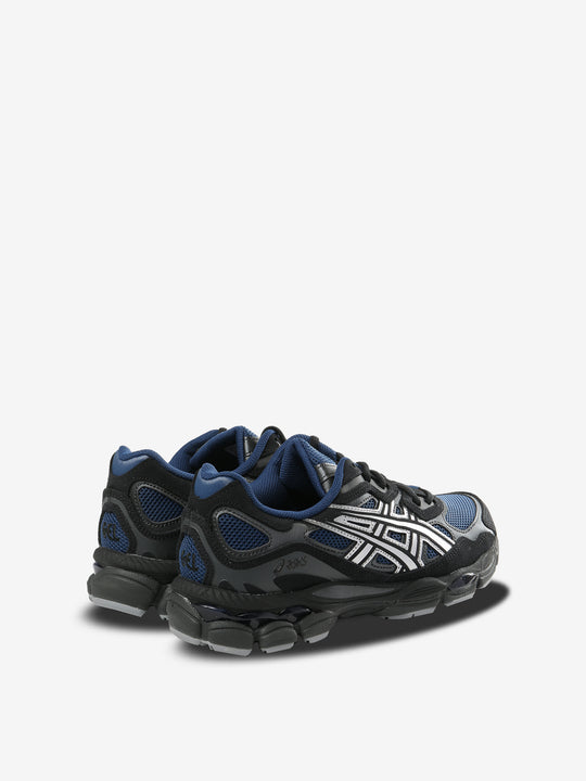 Black sneakers,back view