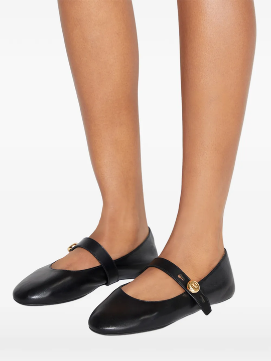 Black shoes, front view