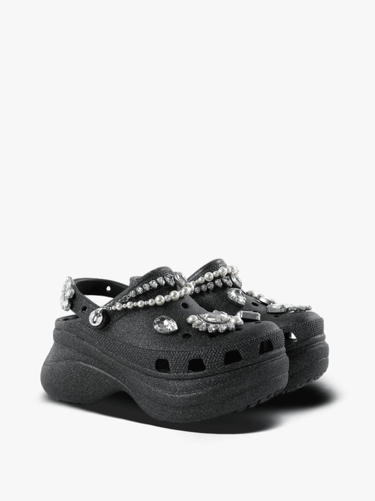 Black shoes, front view