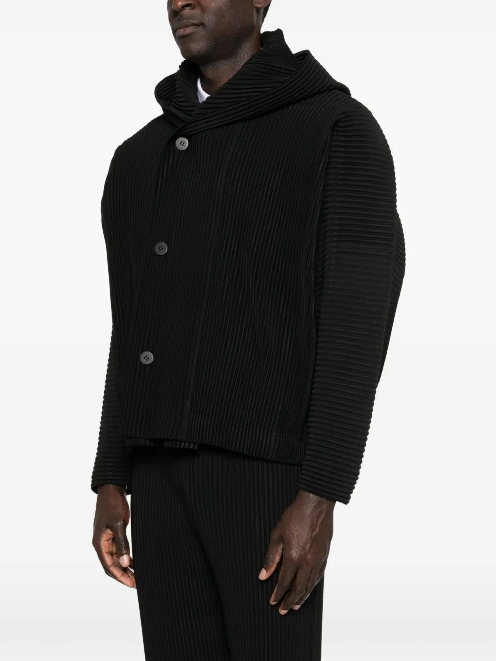 Black blouson worn by a person, showing the blouson's fit