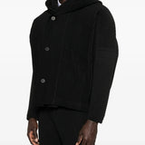 Black blouson worn by a person, showing the blouson's fit