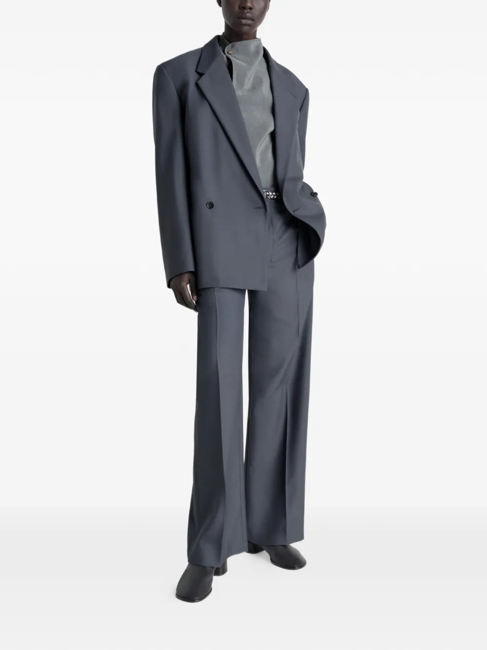 Grey top, full body view