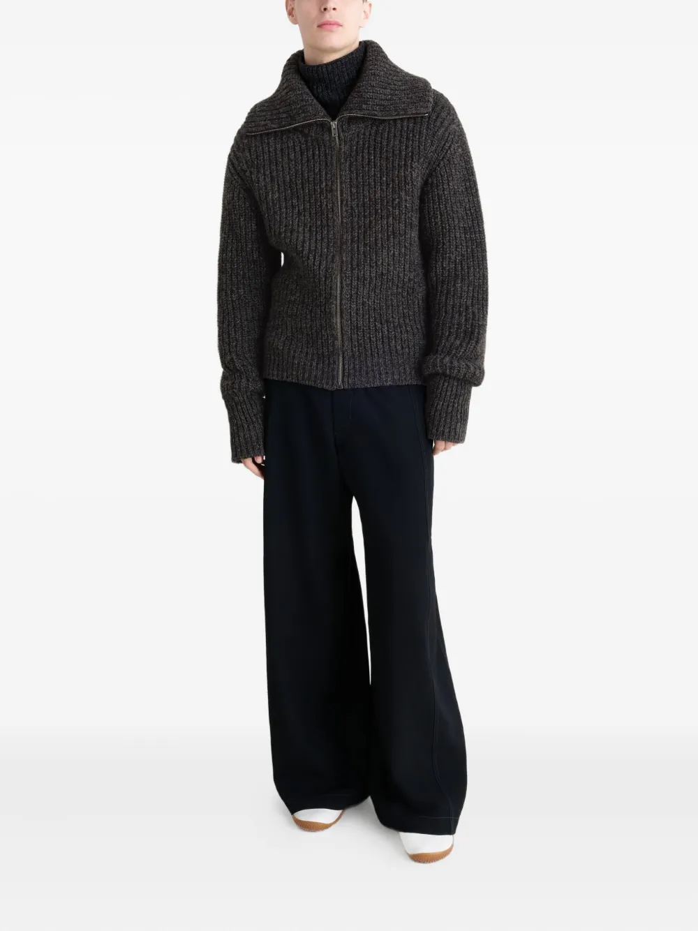 Black cardigan,full body view