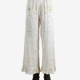 White pants worn by a person, showing the pants's fit