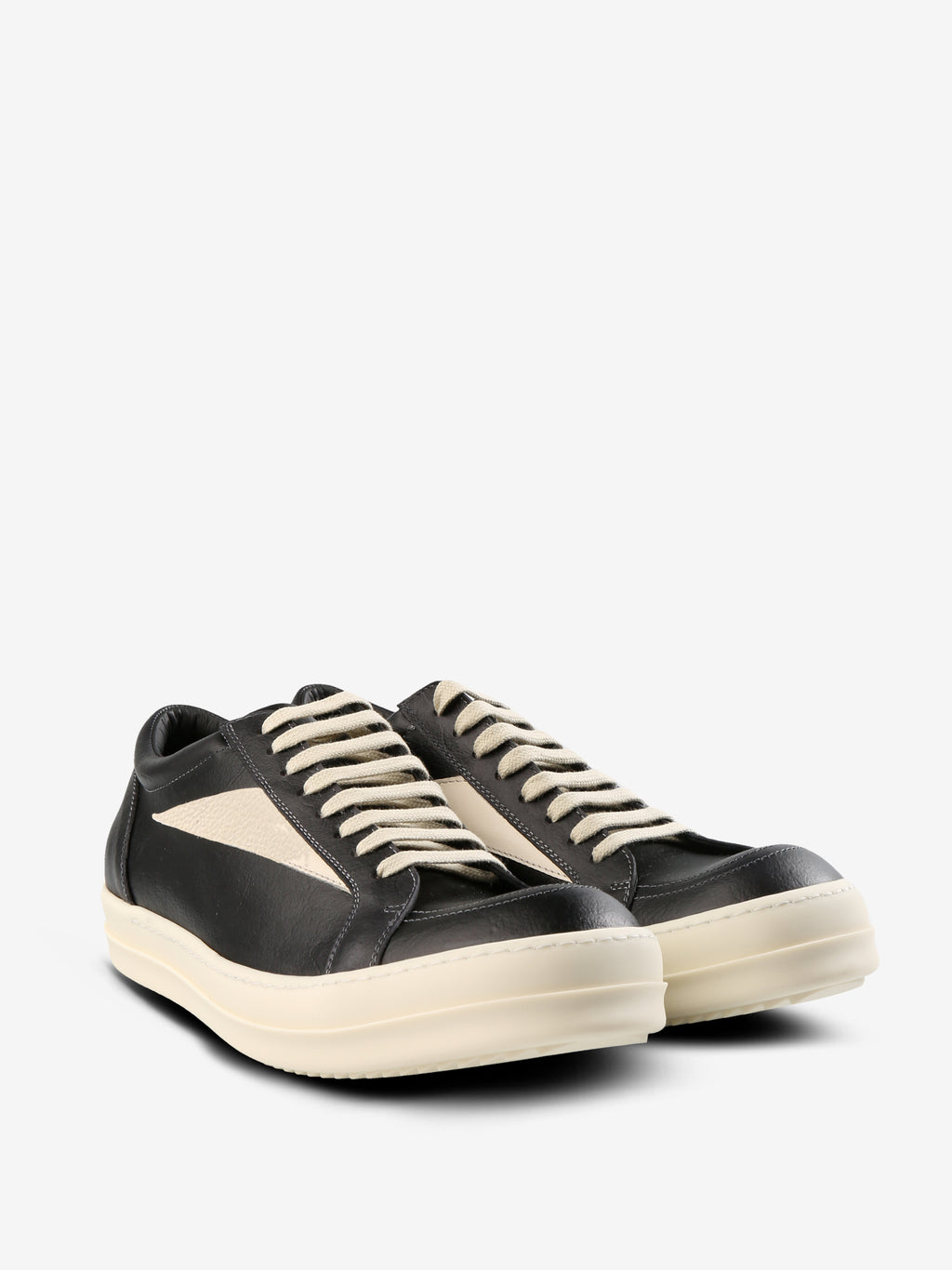 Black sneaskers,side view