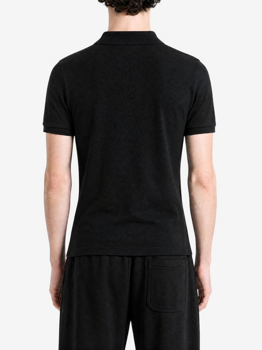 Black shirt, full body view