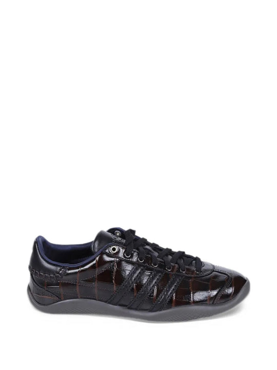 Brown shoes, front view