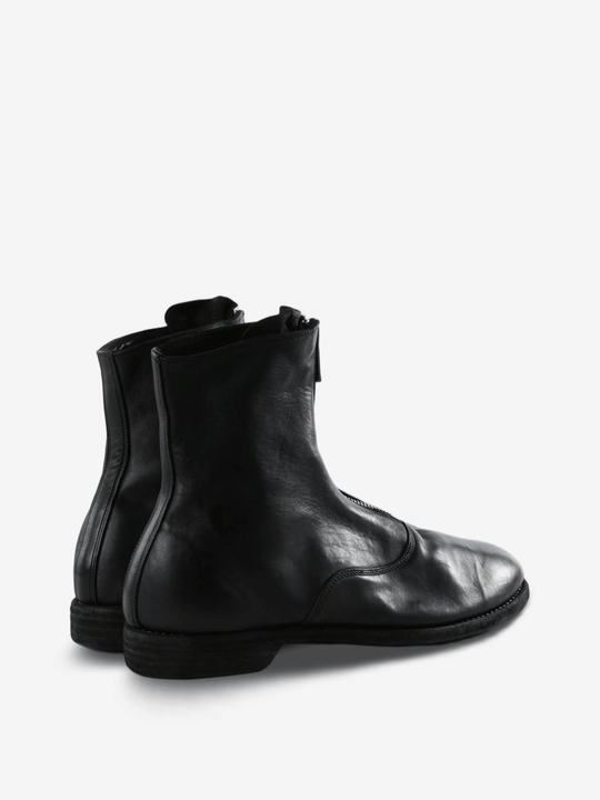 Black boots,back view