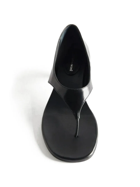 Black shoes, front view