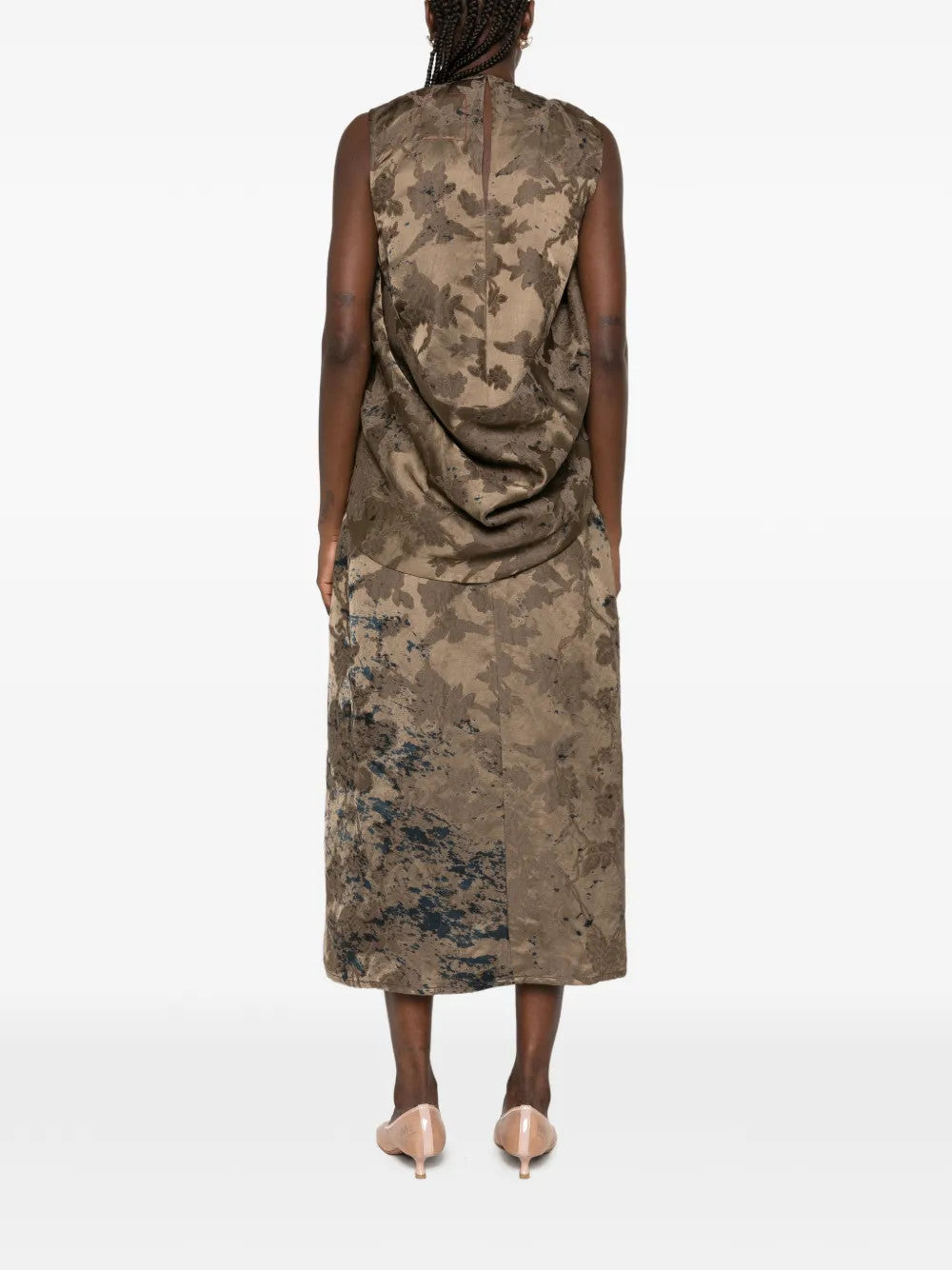 Brown dress, front view