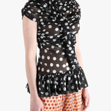 Black top worn by a person, showing the top‘s fit