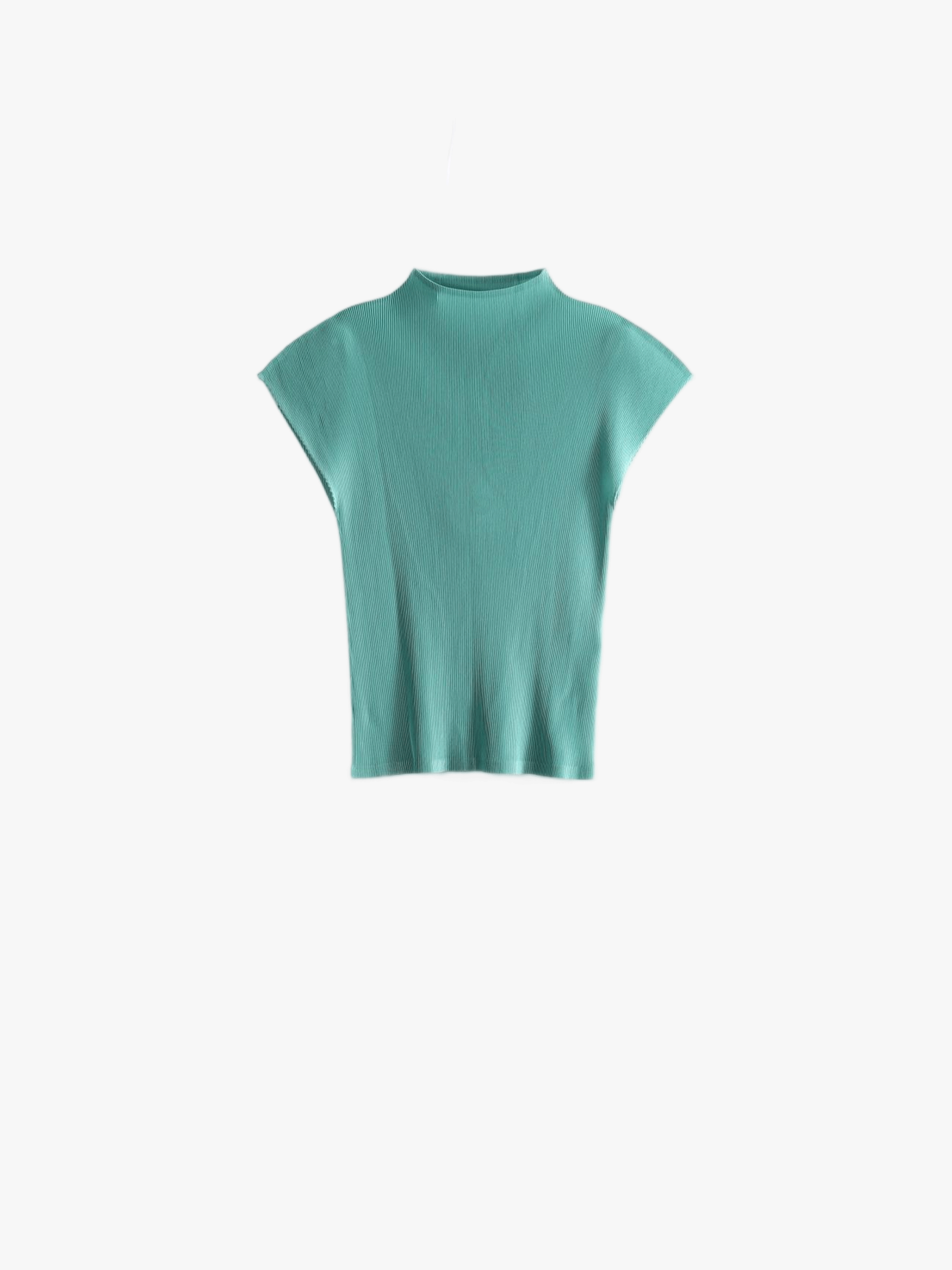 Green shirt, front view