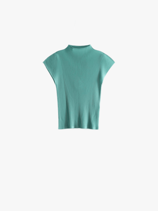 Green shirt, front view