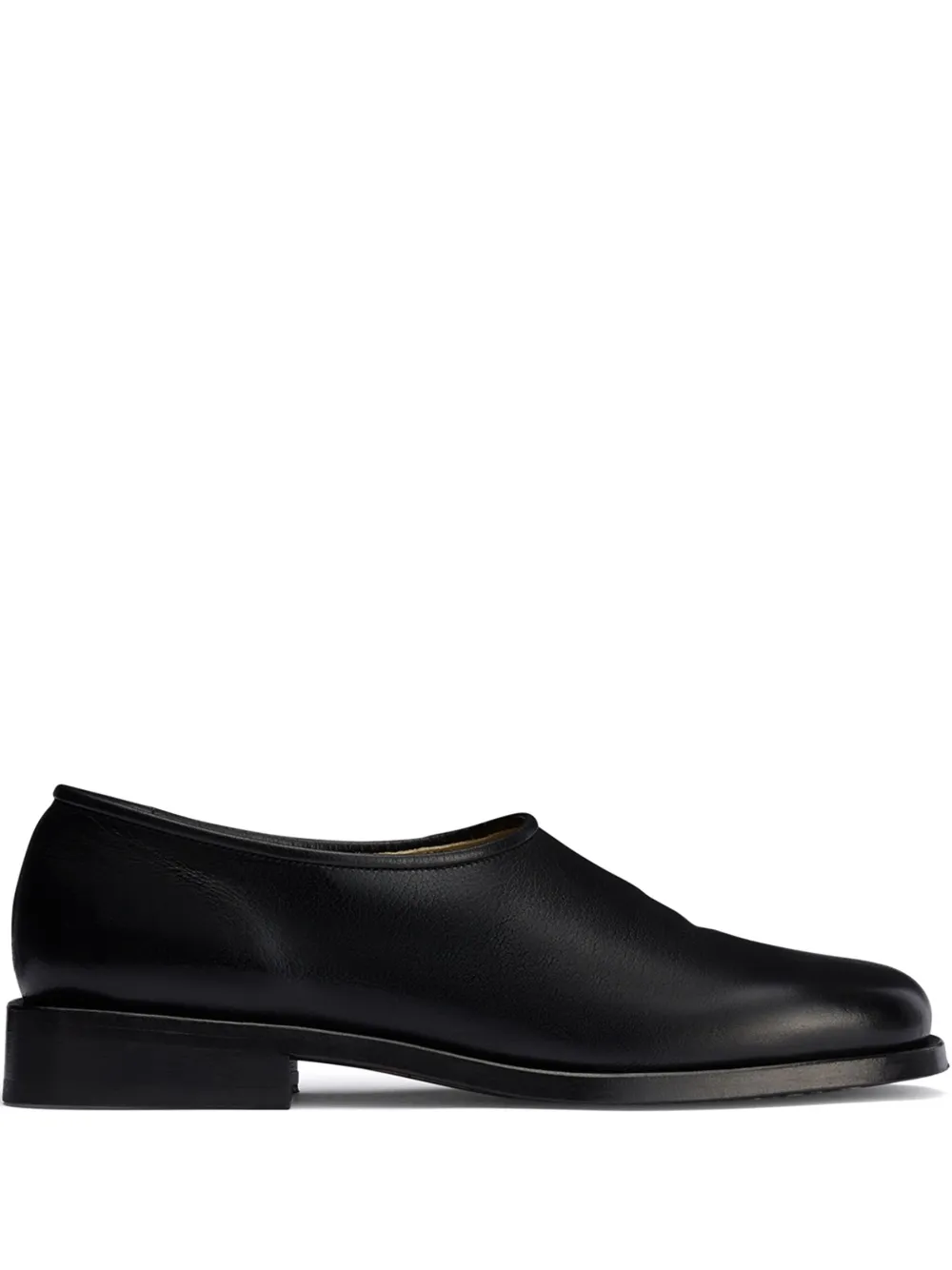 Black shoes, front view