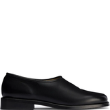 Black shoes, front view