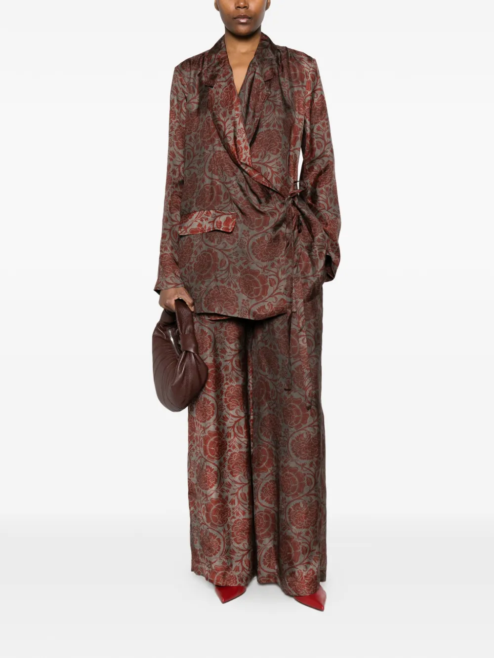 Red jacket,full body view