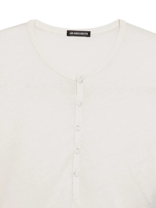 White top, front view