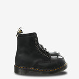 Black boots,front view