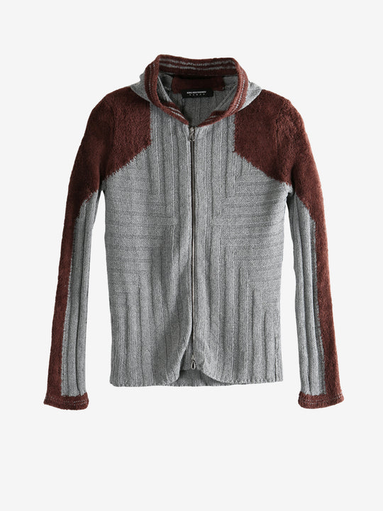 Grey shirt, front view