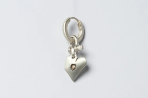 PARTS OF FOUR Jazz's Solid Heart Earring (Extra Small, 0.2 CT, Tiny Faceted Diamond Slab, MA+FCDIA)