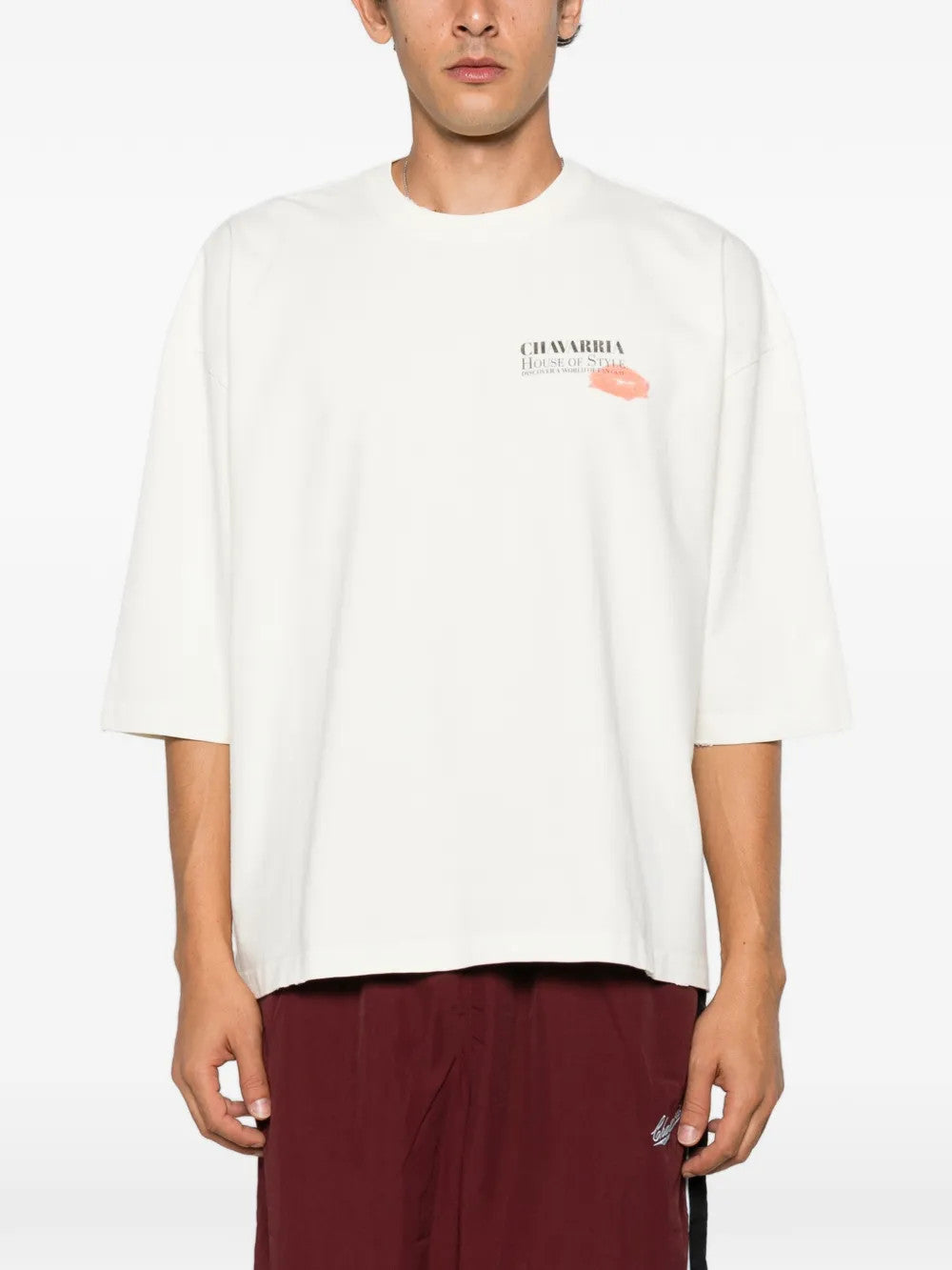White t-shirt, full body view