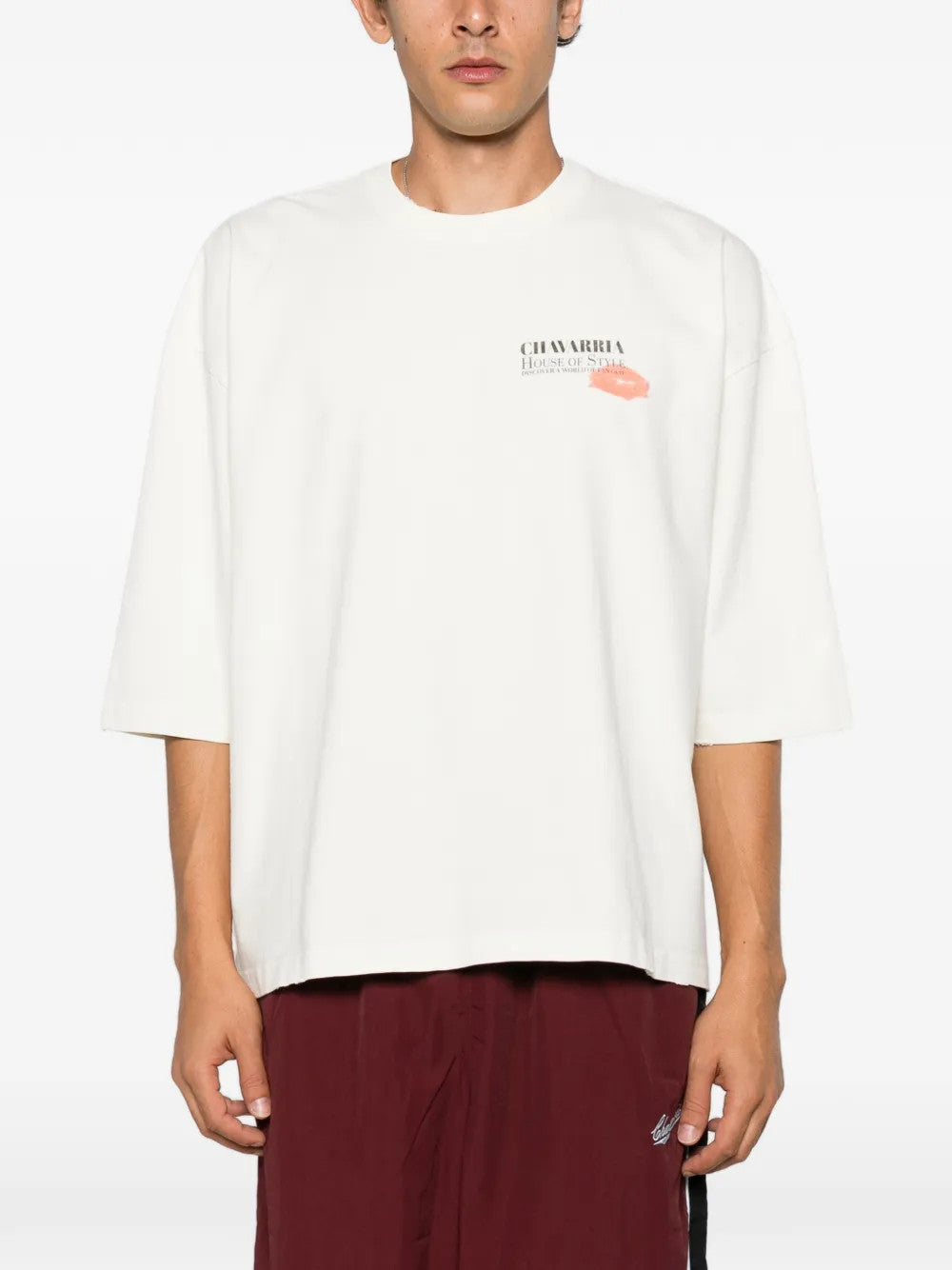 White t-shirt, full body view