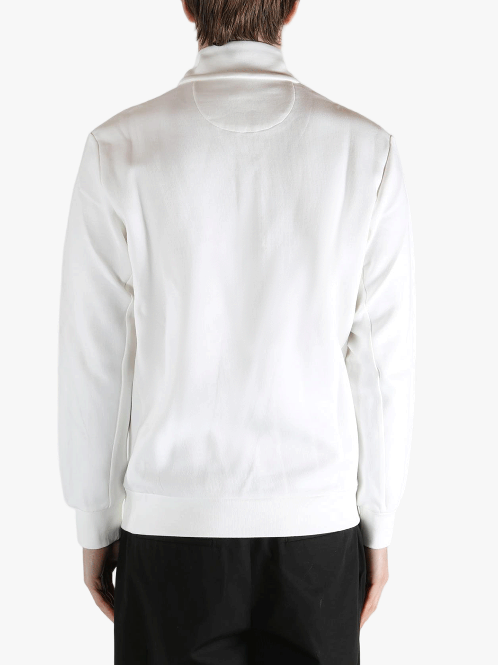 White pullover worn by a person, showing the pullover's fit