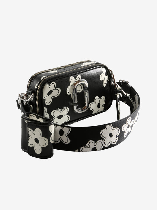 Black bag, side view