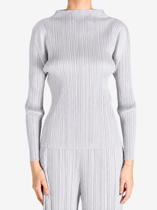 Grey shirt, full body view