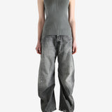 Grey tops，full body view