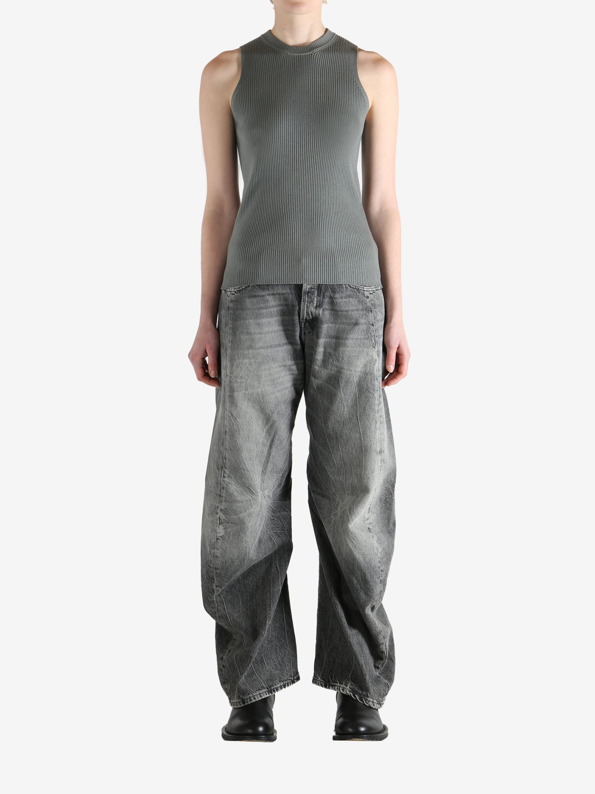 Grey tops，full body view