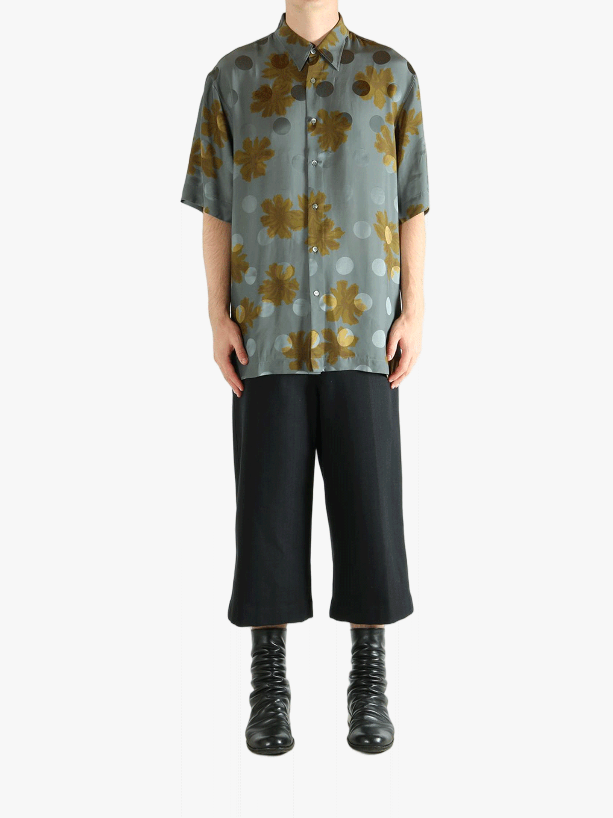 Navy shirt,full body view