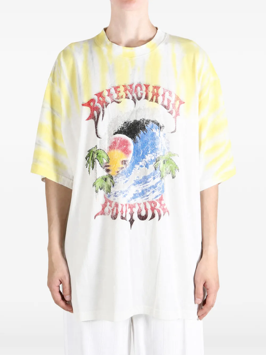 White t-shirt, full body view