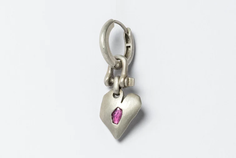 PARTS OF FOUR Jazz's Solid Heart Earring (Extra Small, 0.2 CT, Ruby Slice, DA+RUB)