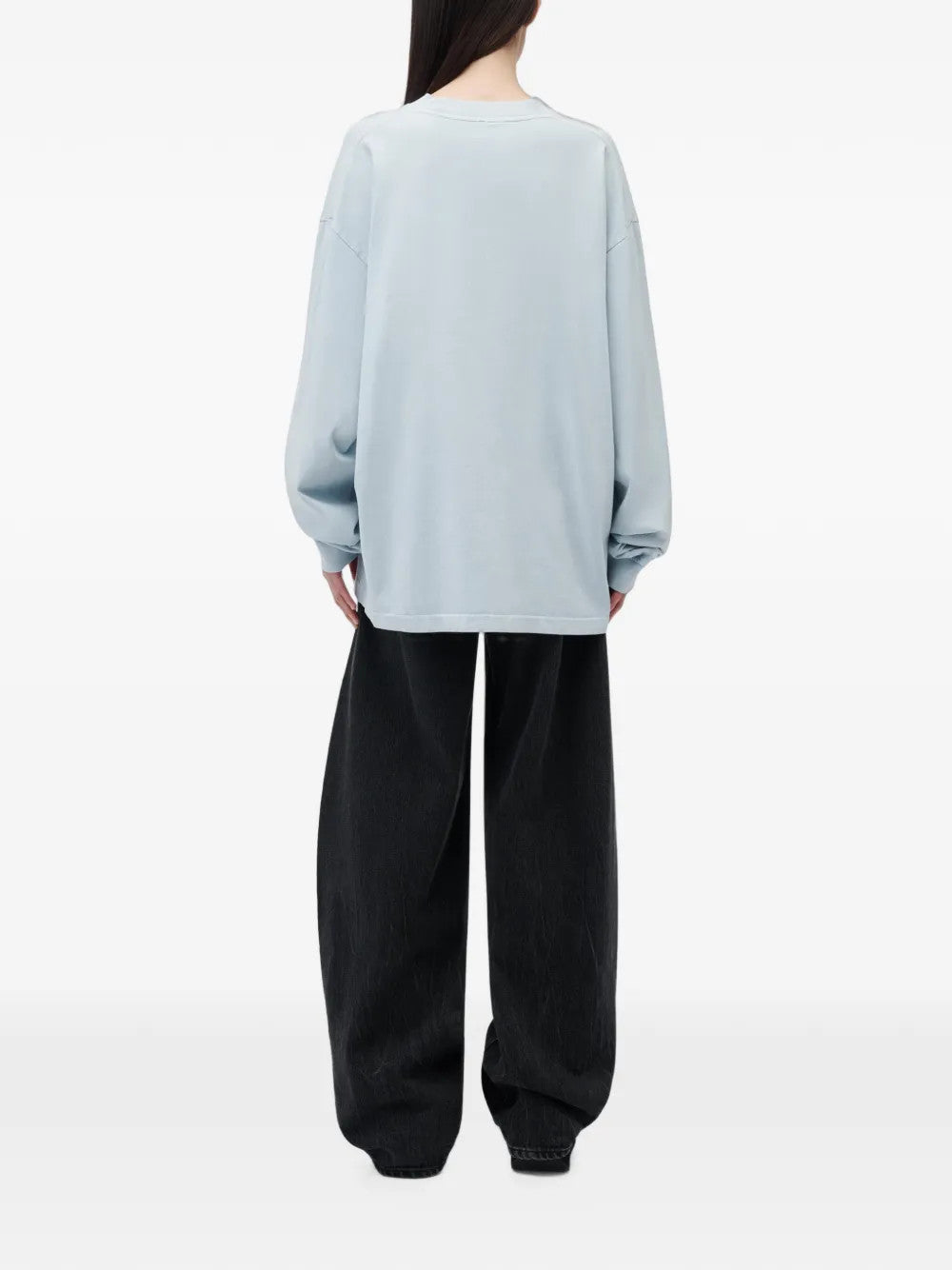 Blue t-shirt, full body view