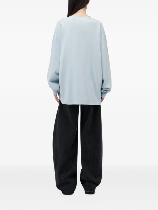 Blue t-shirt, full body view