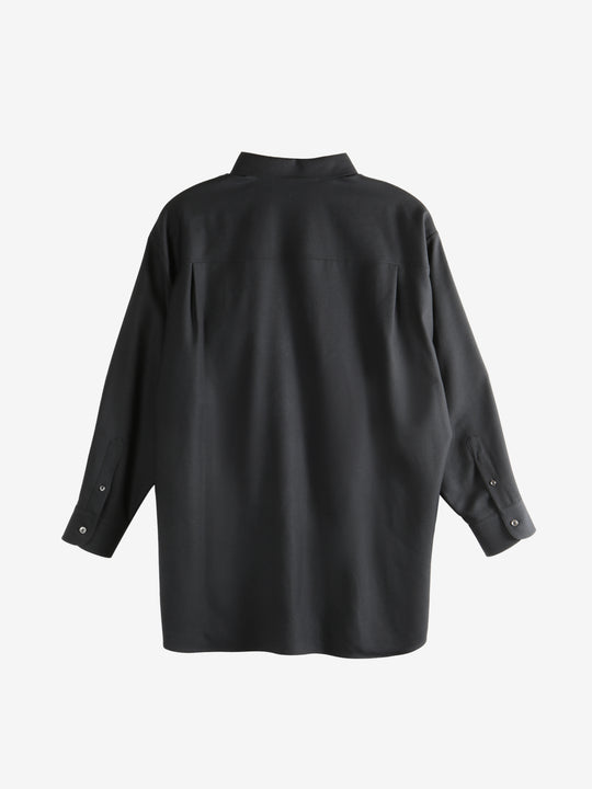 black shirt, back view