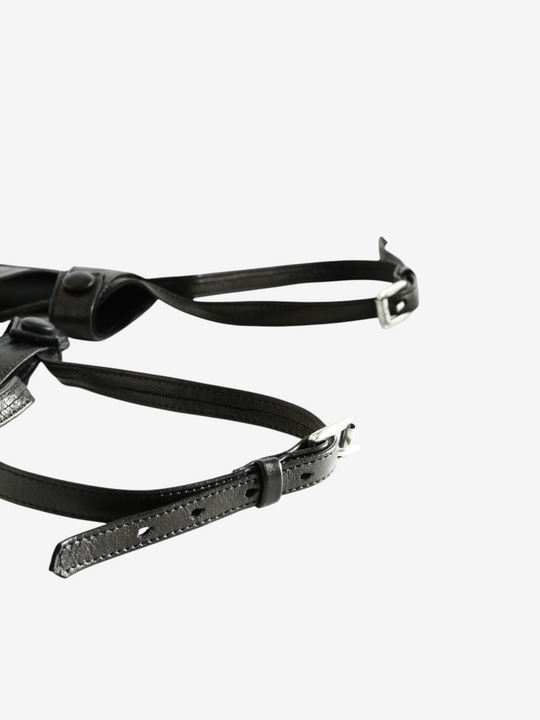 Black accessories, front view