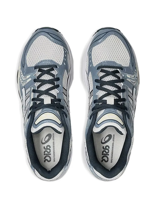 White sneakers, vertical view