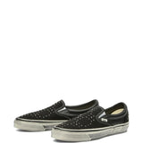 Black shoes, front view
