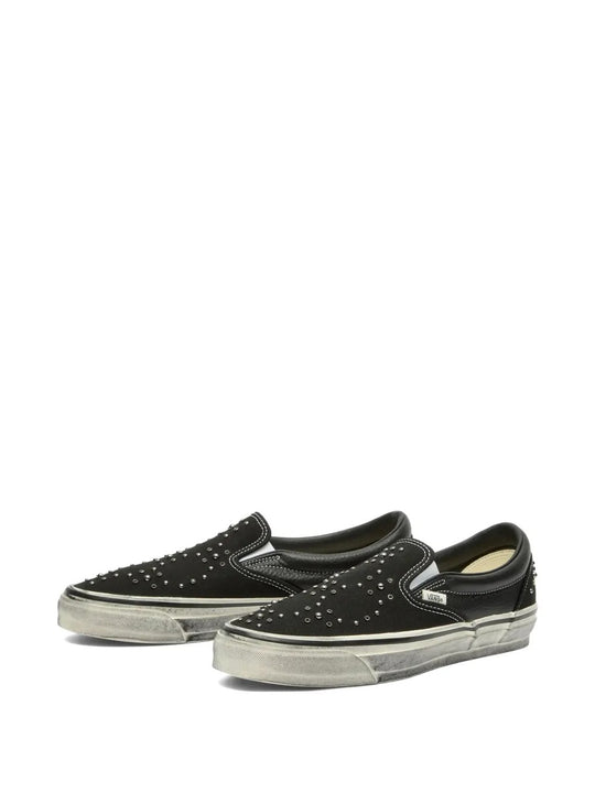 Black shoes, front view