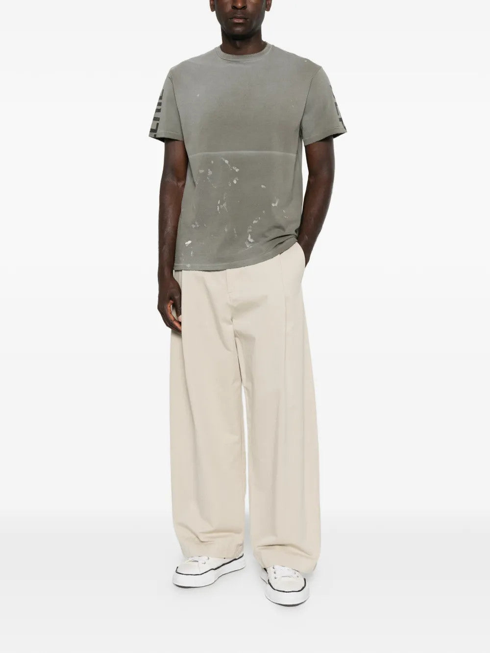 Grey t-shirt, full body view